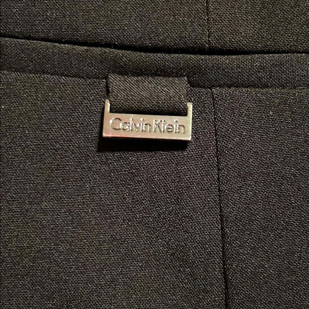 Calvin Klein - Size 6 - pencil skirt - Picture 2 of 3